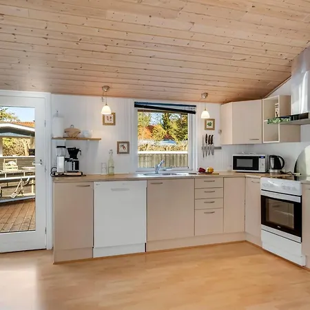 Eli - 1-4km From The Sea By Interhome