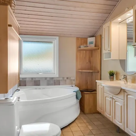 Eli - 1-4km From The Sea By Interhome Hals